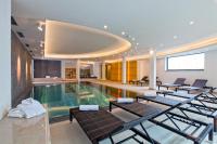 Basen w obiekcie Hotel Lukas lub w pobliżu