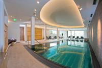 Basen w obiekcie Hotel Lukas lub w pobliżu