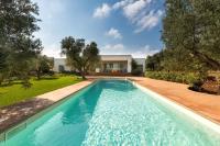 Bazén v ubytování Villa Carlita by Perle di Puglia nebo v jeho okolí