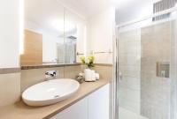A bathroom at HelloChalet - Maison Rue de la Neige - Family Ski Holiday walking distance skirun and gondola