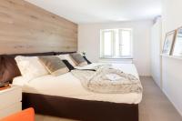 A bed or beds in a room at HelloChalet - Maison Rue de la Neige - Family Ski Holiday walking distance skirun and gondola