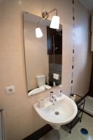 A bathroom at Larra Nervión Subway Tranvía