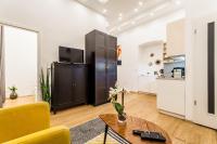 Kuchyň nebo kuchyňský kout v ubytování Hello Downtown Apartment - Movie