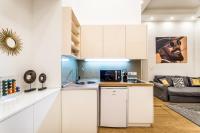 Kuchyň nebo kuchyňský kout v ubytování Hello Downtown Apartment - Movie