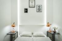Postel nebo postele na pokoji v ubytování Hello Downtown Apartment - Movie