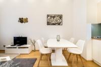 TV a/nebo společenská místnost v ubytování Hello Downtown Apartment - Movie