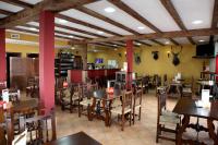 Reštaurácia alebo iné gastronomické zariadenie v ubytovaní Hotel Rocio