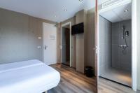 a bedroom with a shower and a white bed at Hotel Espresso in Amsterdam