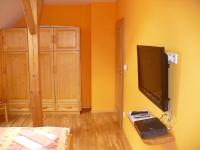 TV a/nebo společenská místnost v ubytování Wellness Chata Kastanek