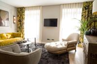A television and/or entertainment centre at U-Sense Madrid Santa Ana