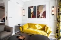 A seating area at U-Sense Madrid Santa Ana