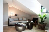 A seating area at U-Sense Madrid Santa Ana