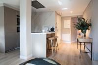 A kitchen or kitchenette at U-Sense Madrid Santa Ana