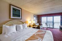 Quality Inn Oceanfrontにあるベッド