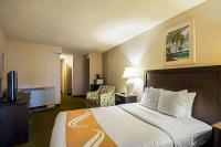 Quality Inn Oceanfrontにあるベッド