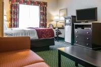 Comfort Suites Canton - Detroitにあるキッチンまたは簡易キッチン