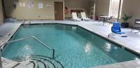 Baymont by Wyndham Belleville Airport Area Free Airport Shuttleの敷地内または近くにあるプール