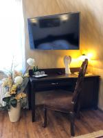 TV a/nebo společenská místnost v ubytování Oławian Hotel