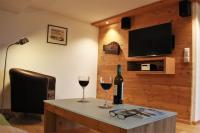 TV a/nebo společenská místnost v ubytování Landhaus Alpenhof