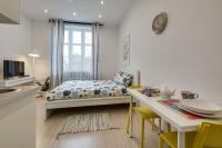 Televízia a/alebo spoločenská miestnosť v ubytovaní KATO Apartamenty Centrum