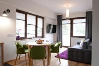 Televízia a/alebo spoločenská miestnosť v ubytovaní Apartamenty Kora