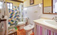 a bathroom with a sink and a toilet and a shower at Finca El Huertezuelo in El Bosque