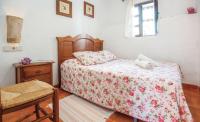 a bedroom with a bed and a dresser and a window at Finca El Huertezuelo in El Bosque