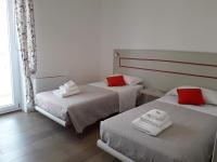 A bed or beds in a room at Jolie Julie Accomodation