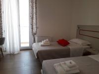 A bed or beds in a room at Jolie Julie Accomodation