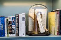 ホテルにある図書室