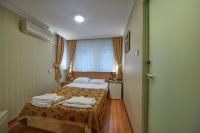 A bed or beds in a room at Hotel Akcinar