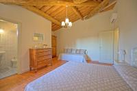 Posteľ alebo postele v izbe v ubytovaní Villa Bonriposo by PosarelliVillas