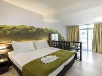 Postel nebo postele na pokoji v ubytování Bluesun Hotel Alga