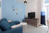 Televízia a/alebo spoločenská miestnosť v ubytovaní Apartments Porat Vela Podgora