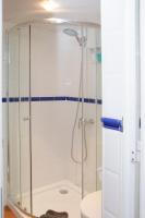Koupelna v ubytování Apartment Vacarisses Torreblanca Estación, Piscina Privada