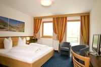 Łóżko lub łóżka w pokoju w obiekcie Hotel Lukas
