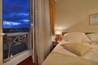 Postel nebo postele na pokoji v ubytování Apollo Hotel Bratislava