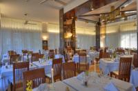 Reštaurácia alebo iné gastronomické zariadenie v ubytovaní Hotel Arizona