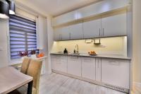 Kuchyňa alebo kuchynka v ubytovaní Apartamenty Sjesta Centrum