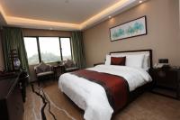 Guangdong Hotel-Free Shuttle & Registration Counter Service during Canton Fairにあるベッド
