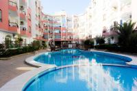 Bazén v ubytování Desert Pearl Apartment nebo v jeho okolí