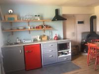 Kuchyň nebo kuchyňský kout v ubytování Guest House u chalupky