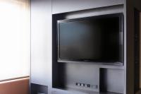 レム新大阪にあるテレビまたはエンターテインメントセンター