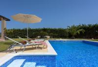 Bazén v ubytování Evergreen Seaside Villa with private pool nebo v jeho okolí