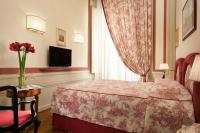 Palazzo Niccolini al Duomo Residenza D'Epocaにあるベッド