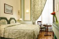 Palazzo Niccolini al Duomo Residenza D'Epocaにあるベッド
