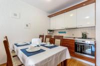 Kuchyň nebo kuchyňský kout v ubytování Apartments Lulic