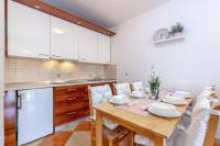 Kuchyň nebo kuchyňský kout v ubytování Apartments Lulic