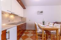 Kuchyň nebo kuchyňský kout v ubytování Apartments Lulic