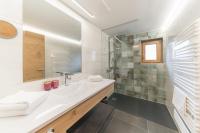 A bathroom at Das Hochegg - Apartments
